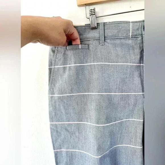 Penguin Slim Fit Gray with Pink Stripes 8" Inseam Shorts Size 38, NWT - Picture 3 of 11